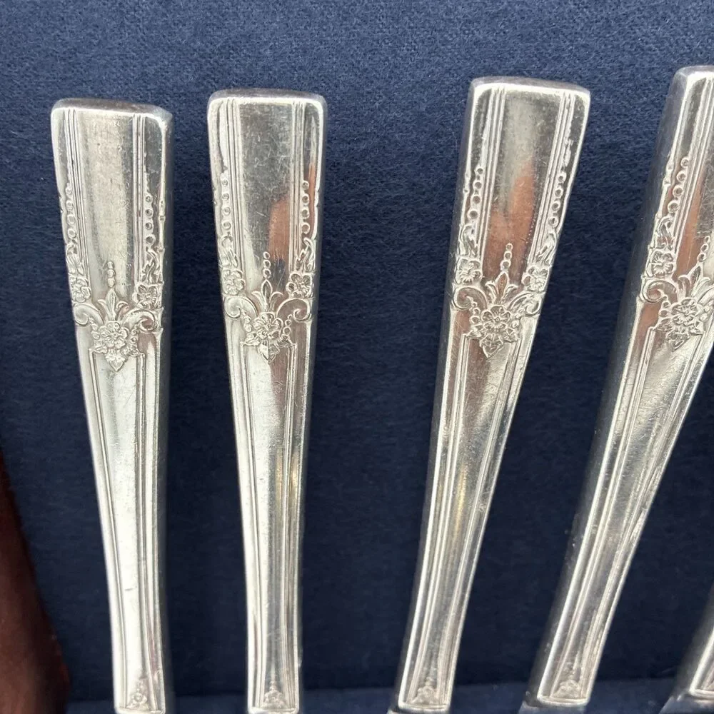 Wm Rogers 52 pc